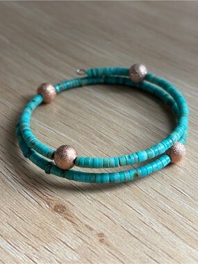 NWOT Handcrafted Turquoise Beaded Memory Wire Bracelet
